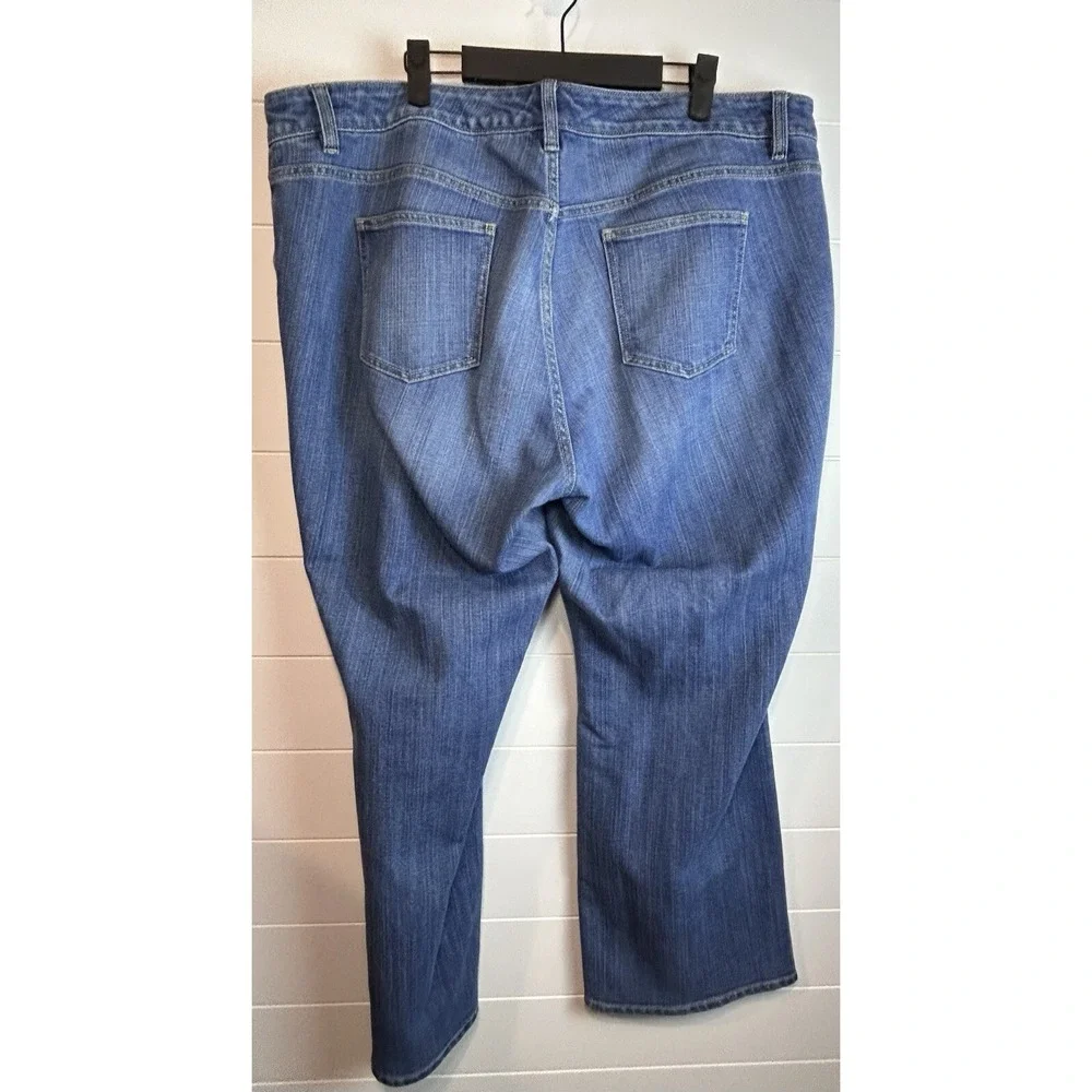 Old Navy Bootcut Jeans, Medium Wash Denim,‎ Classic Comfort Fit, Women's 22